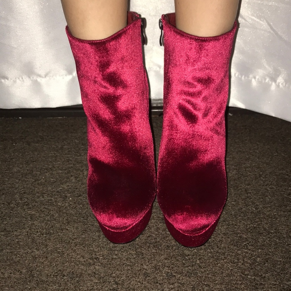 Red De Blossom sequence boots.